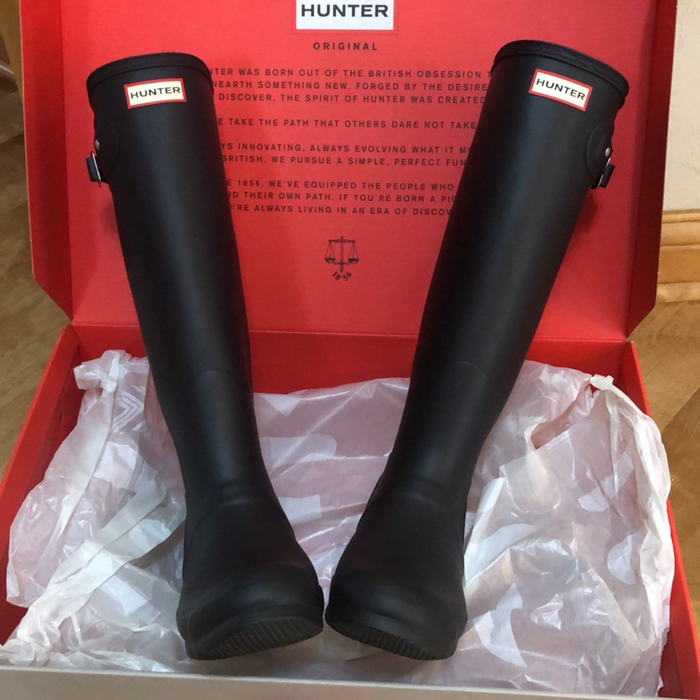 Hunter rain boots size 9 with original box and wrapping